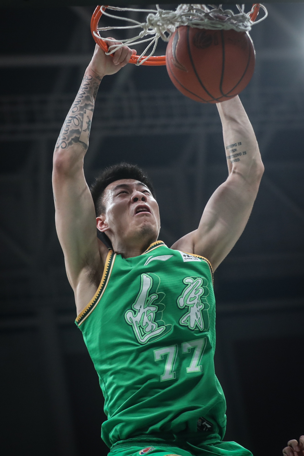 辽宁男篮CBA战胜江苏男篮张镇麟暴扣建功(辽宁男篮虽败犹荣)